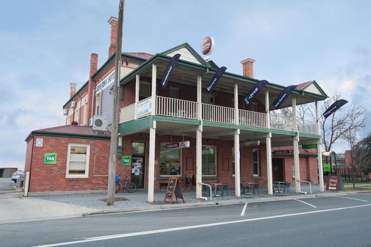 Riverina Hotel 홀부록 외부 사진