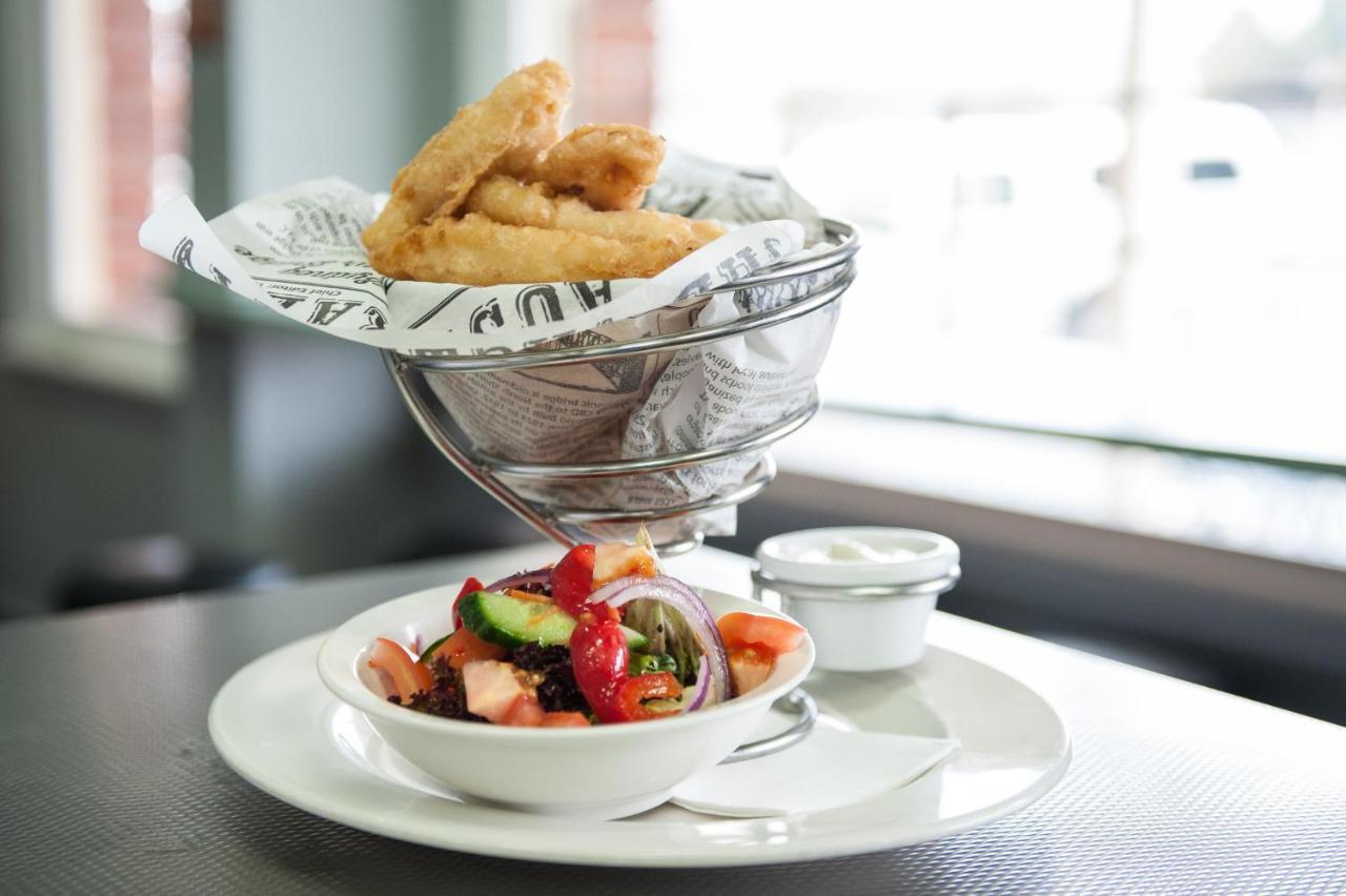 Riverina Hotel 홀부록 외부 사진