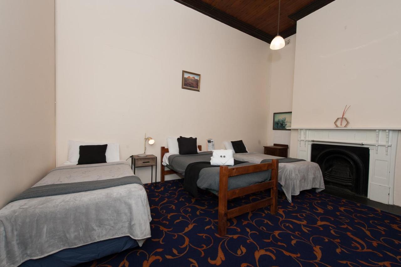 Riverina Hotel 홀부록 외부 사진