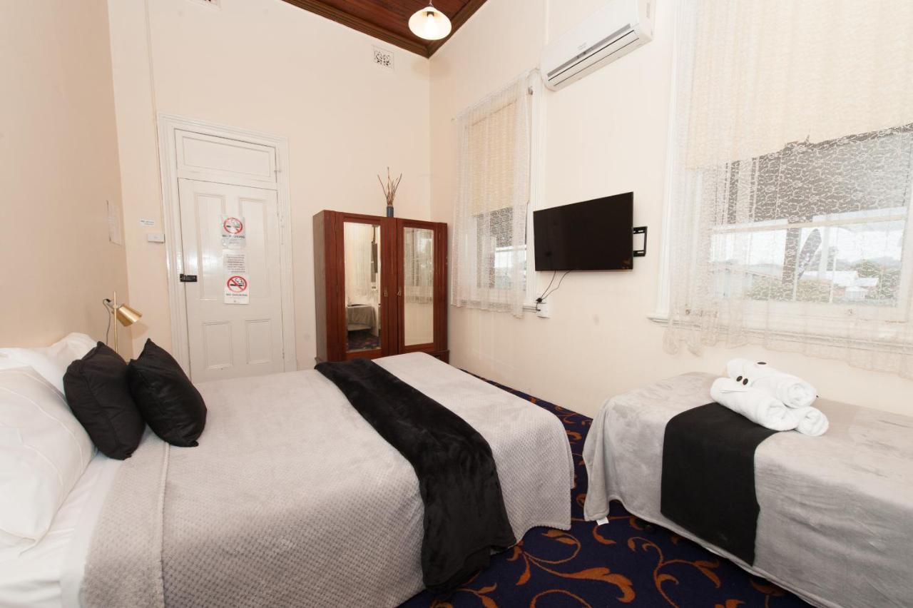 Riverina Hotel 홀부록 외부 사진