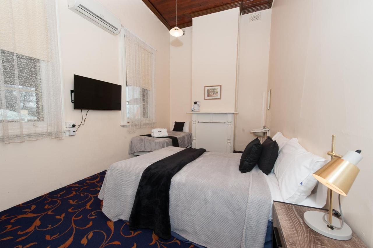 Riverina Hotel 홀부록 외부 사진