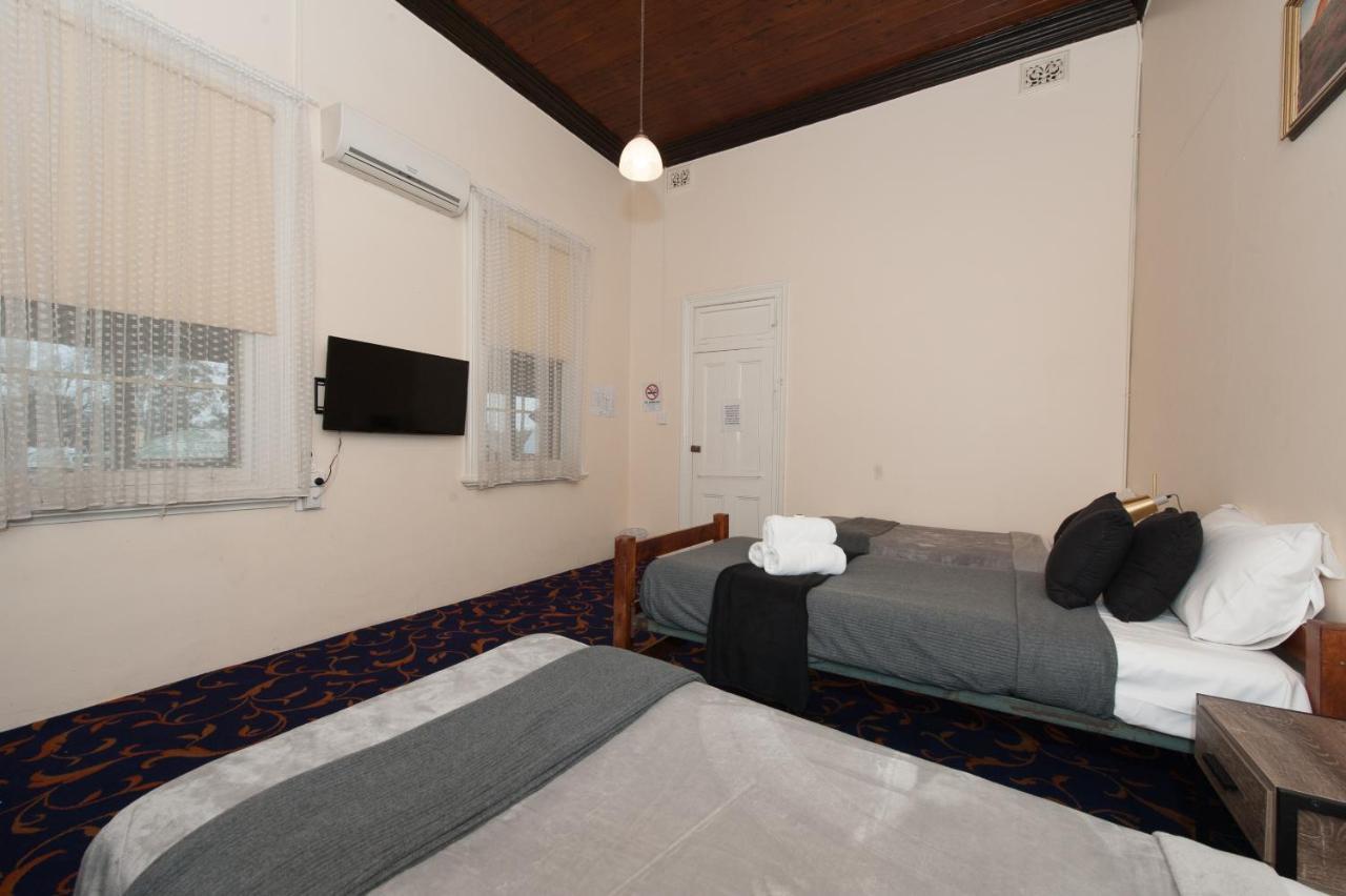 Riverina Hotel 홀부록 외부 사진