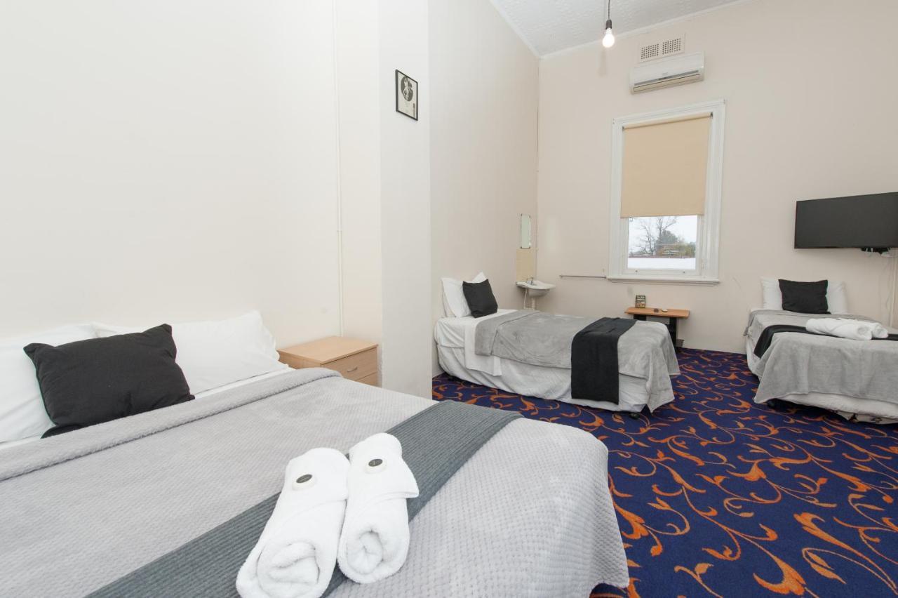 Riverina Hotel 홀부록 외부 사진